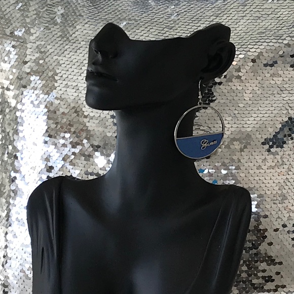 NWT Guess Silver Tone Hoop Earrings With Silver Cursive Logo On Blue Background - Picture 11 of 11